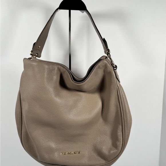 Michael Kors Tan Hobo Bag with Relaxed Silhouette - Picture 1 of 10